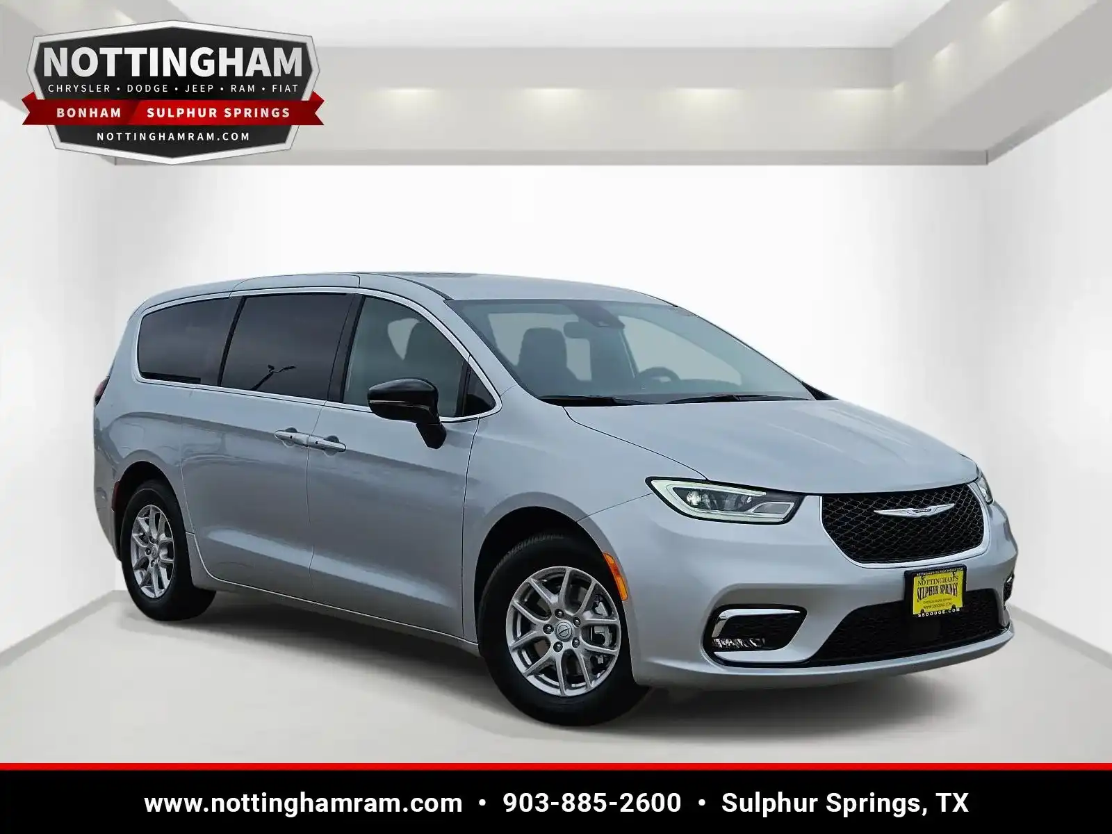 2026 Chrysler Pacifica Select's photo