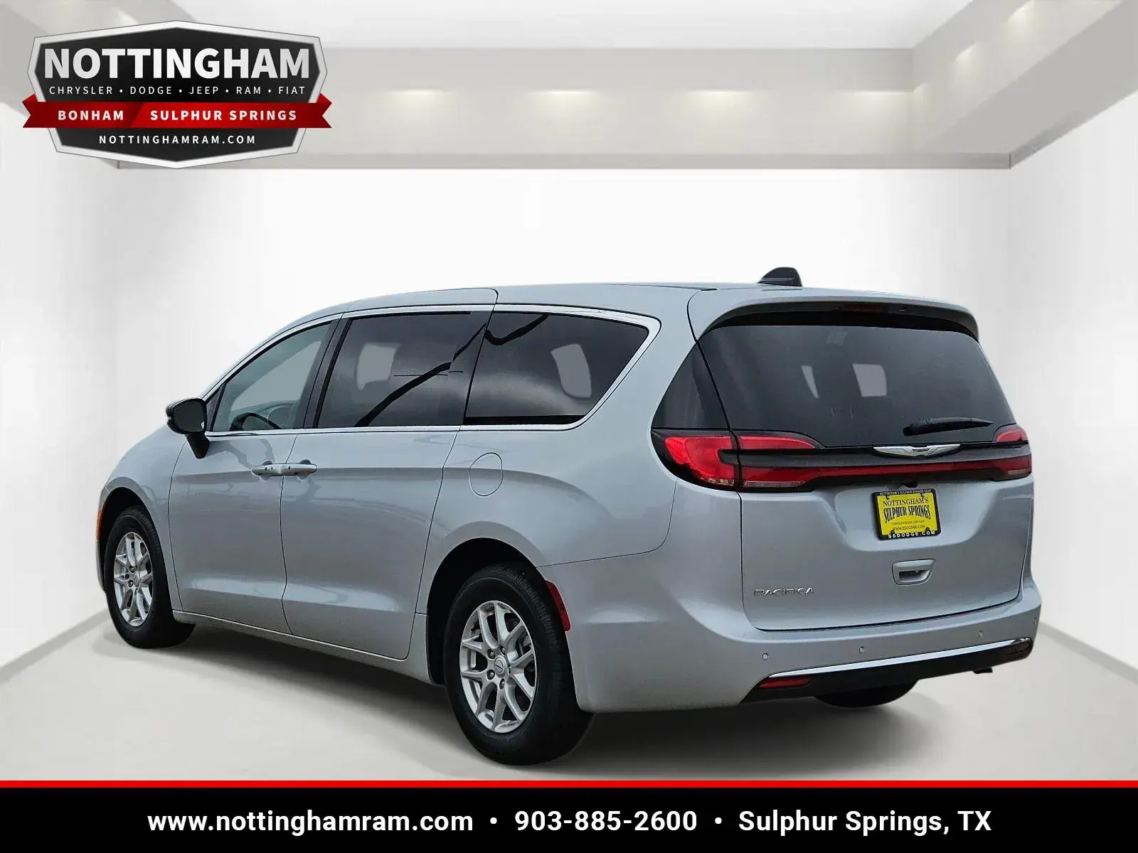 2026 Chrysler Pacifica Select photo 3