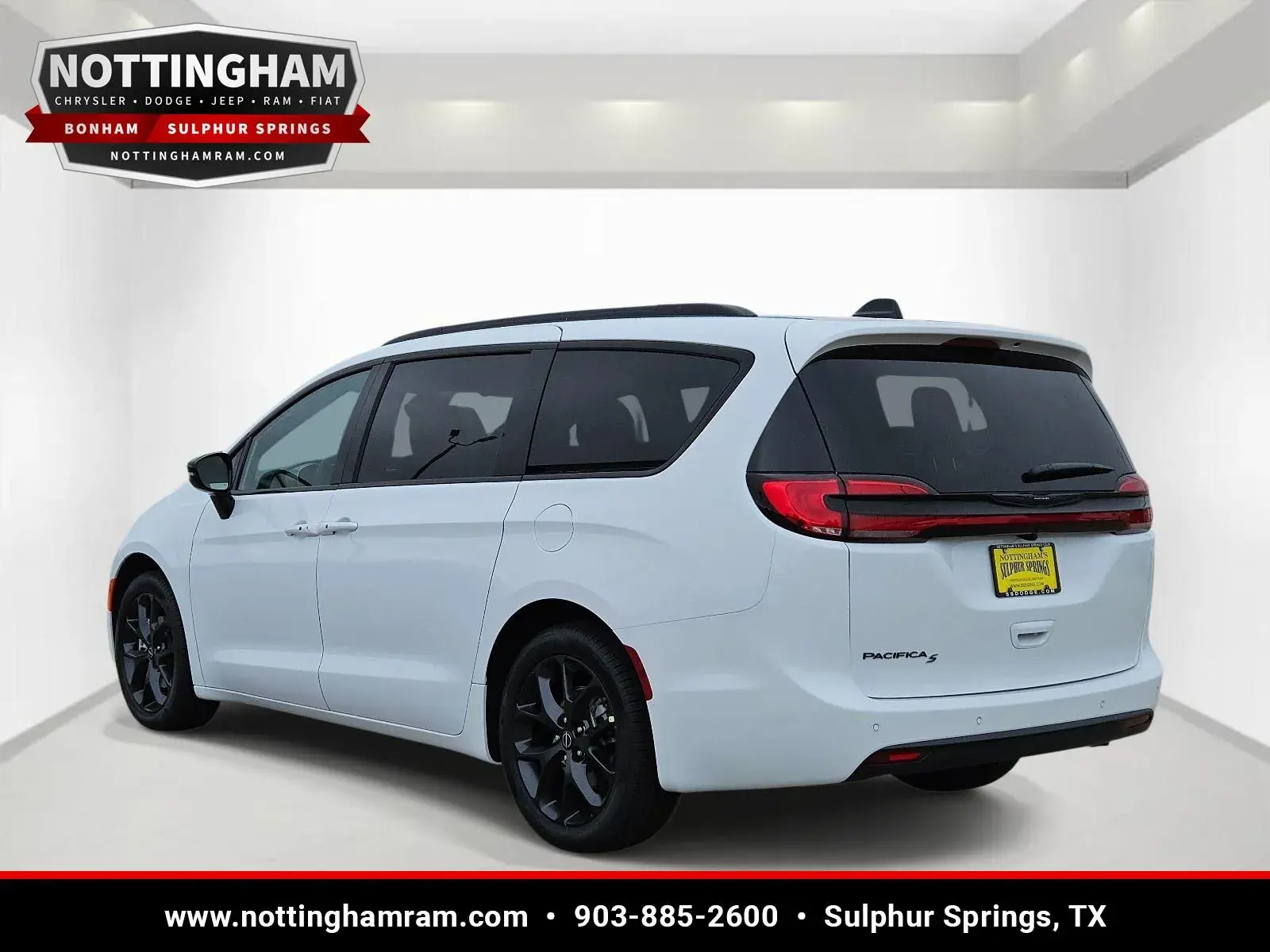 2026 Chrysler Pacifica Select photo 3