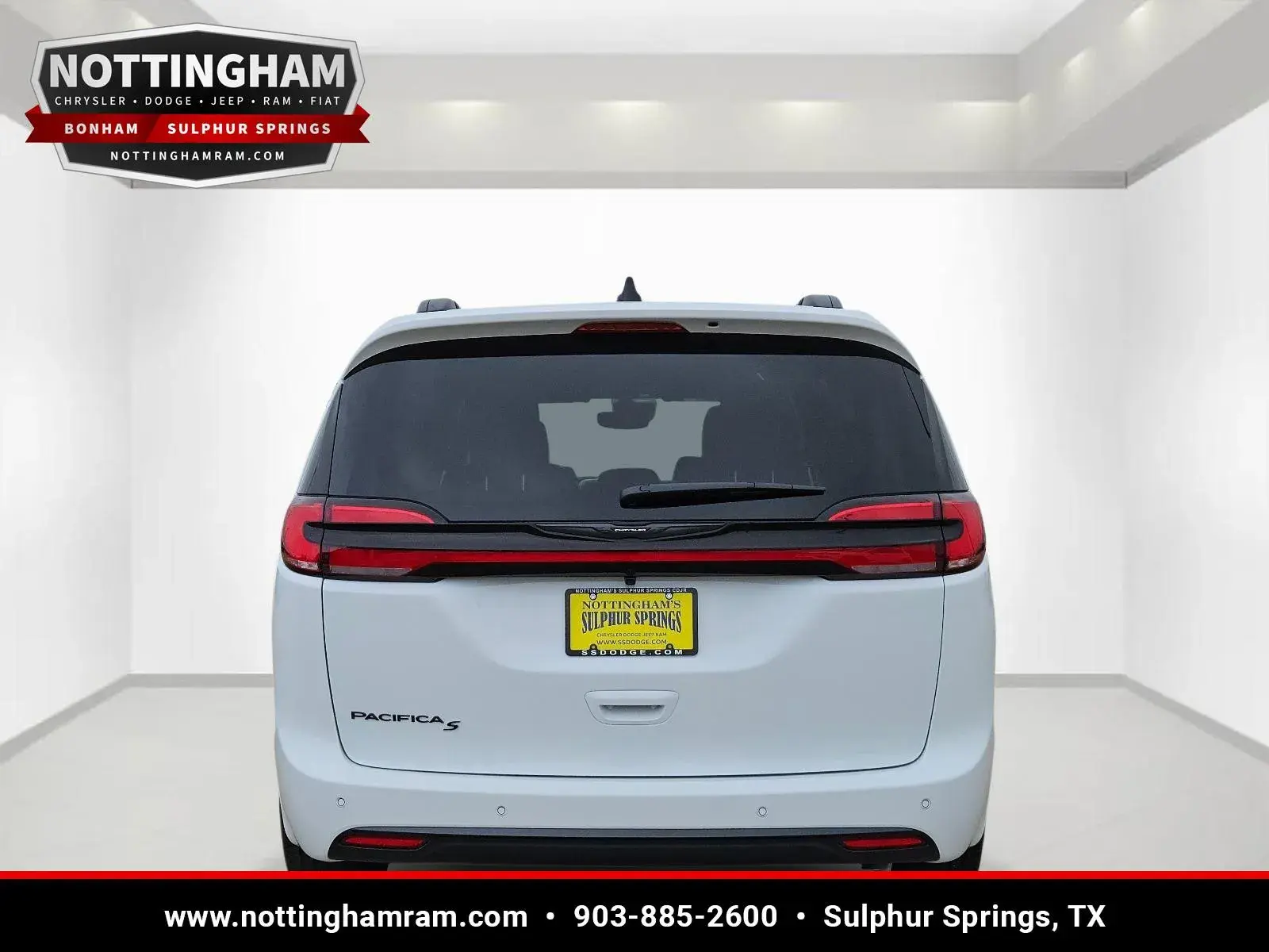2026 Chrysler Pacifica Select photo 4