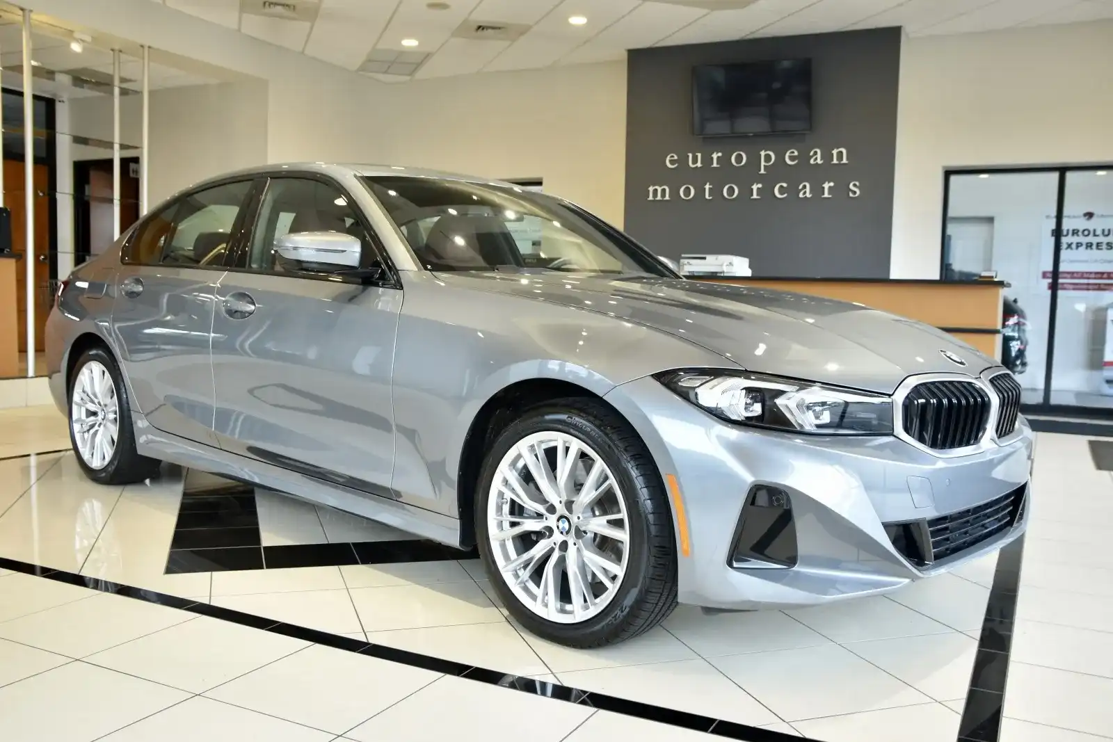 2023 BMW 3 Series 330i xDrive Sedan's photo