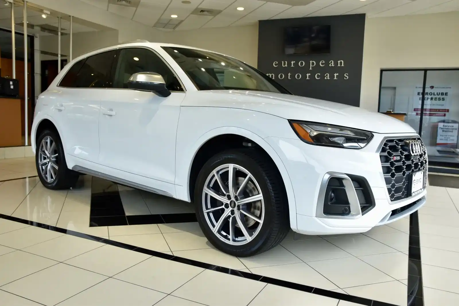 2023 Audi SQ5 Premium Plus's photo