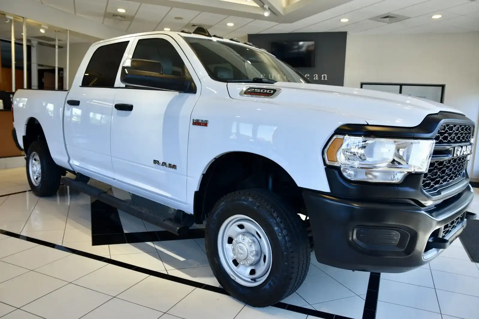 2022 RAM 2500 Tradesman 4WD Crew Cab SWB's photo