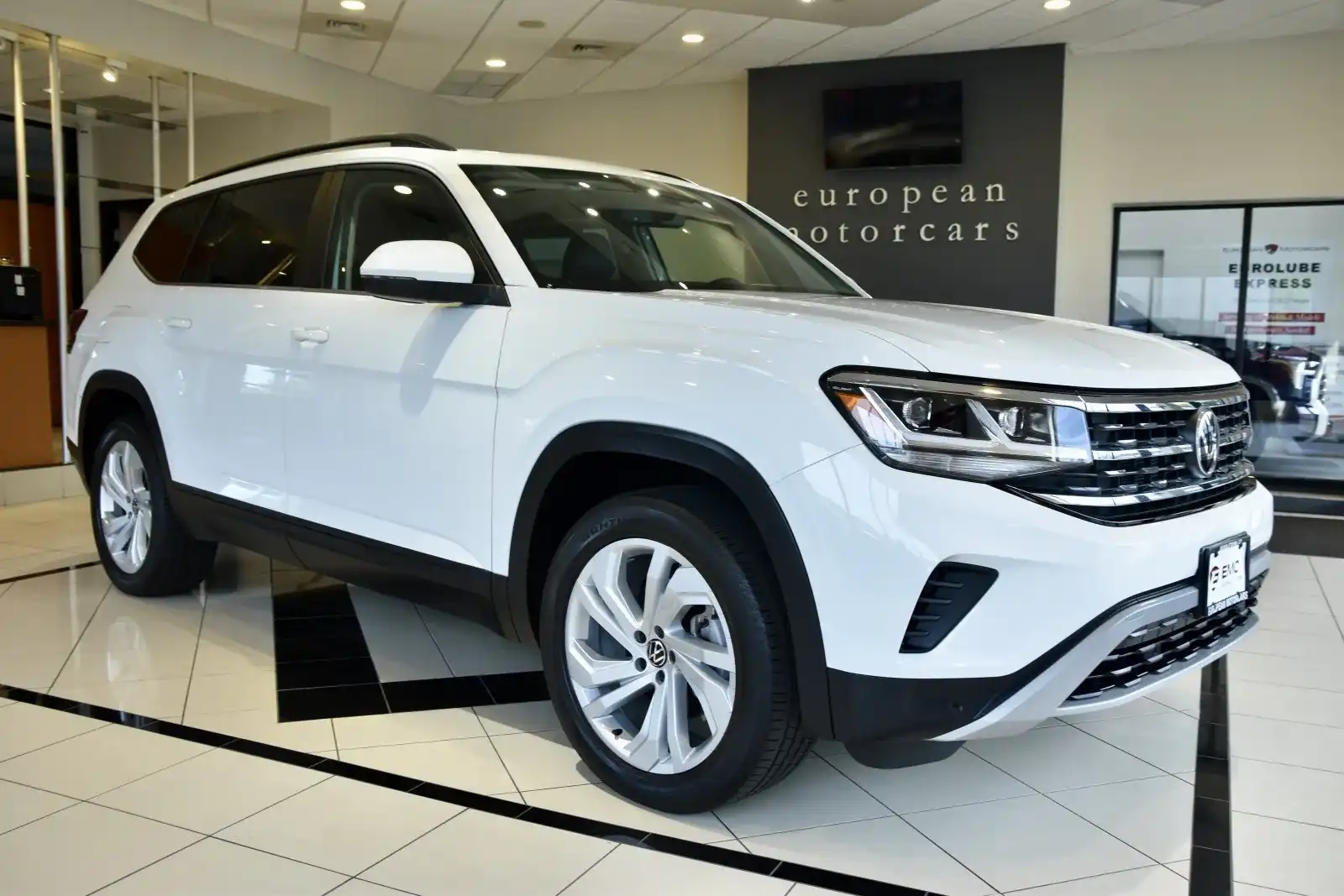 2022 Volkswagen Atlas 3.6L SE with Tech 4Motion's photo