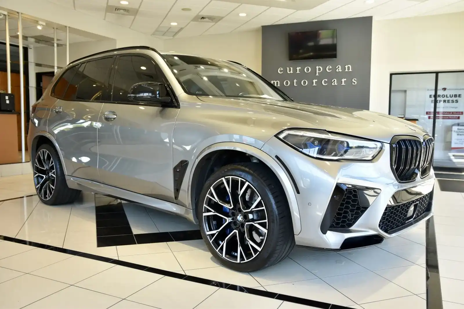 2021 BMW X5 M Base's photo
