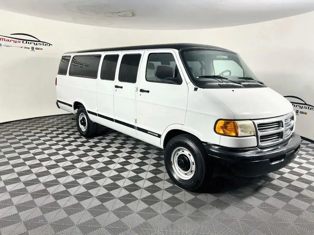 2000 Dodge Ram Wagon 3500 LWB MAXI's photo