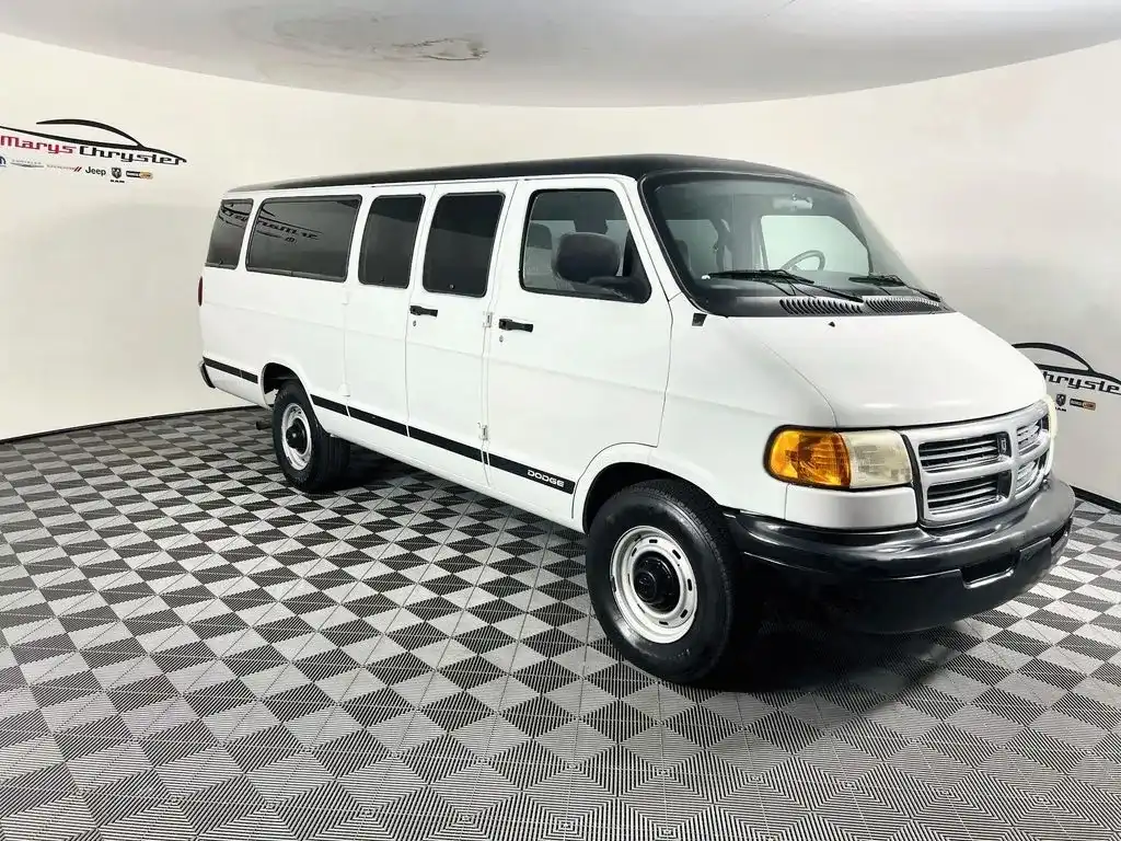 2000 Dodge Ram Wagon 3500 LWB MAXI's photo