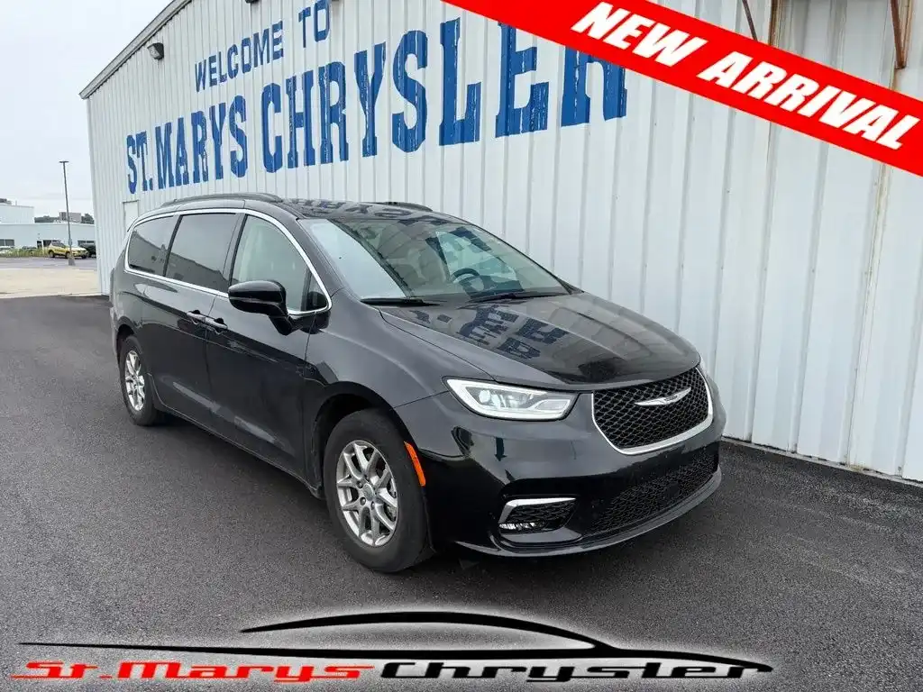 2021 Chrysler Pacifica Touring's photo