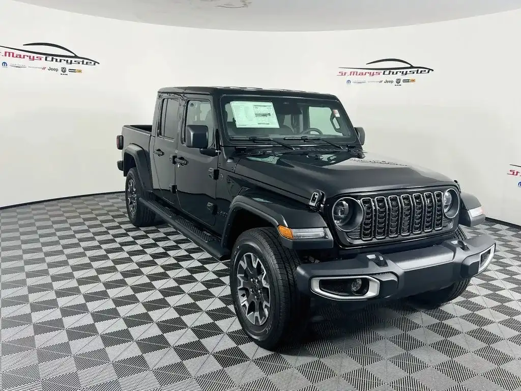 2026 Jeep Gladiator Sahara Auto's photo