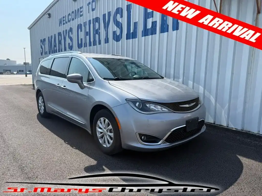 2019 Chrysler Pacifica Touring L's photo
