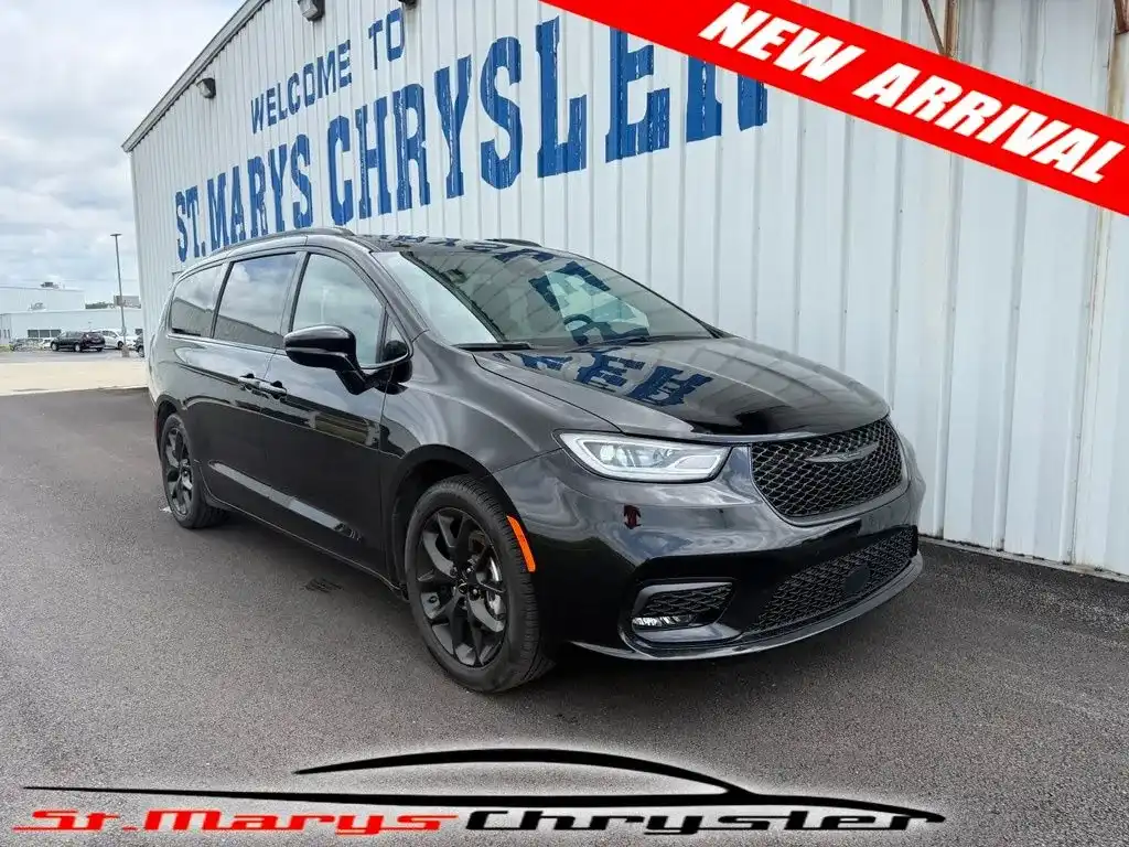 2025 Chrysler Pacifica Limited's photo