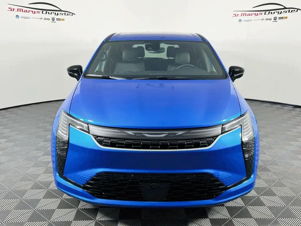 2027 Chrysler Pacifica Select photo 3