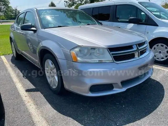 2013 Dodge Avenger SE's photo