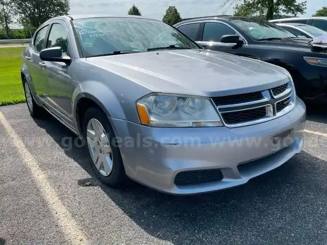2013 Dodge Avenger SE's photo