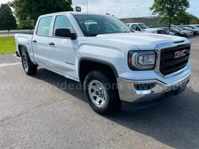 2017 GMC Sierra 4WD Crew Cab Short Box's photo