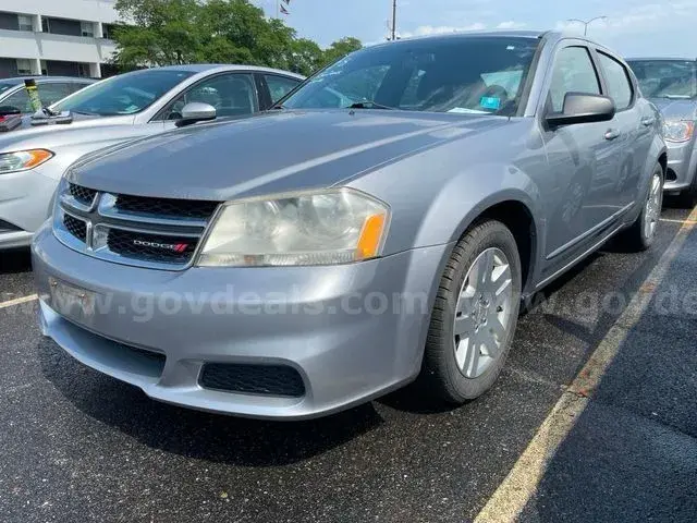 2013 Dodge Avenger SE photo 3
