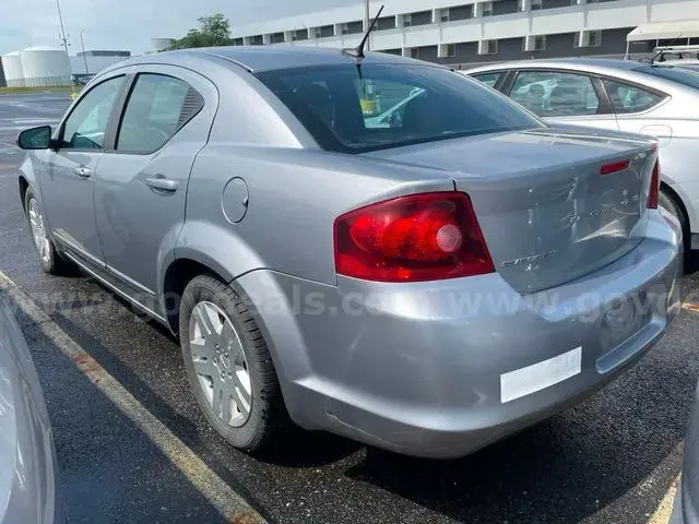 2013 Dodge Avenger SE photo 4