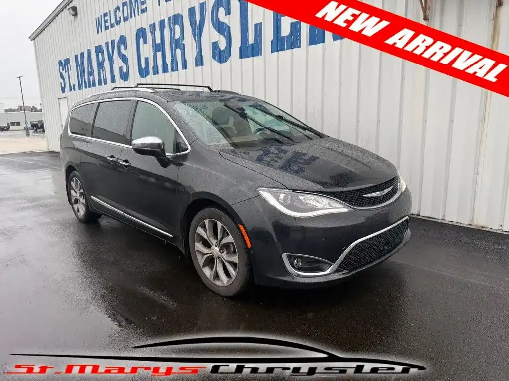 2019 Chrysler Pacifica Limited's photo