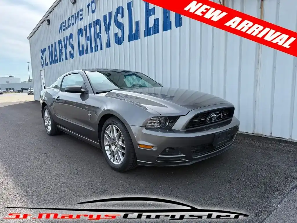 2014 Ford Mustang V6 Premium's photo