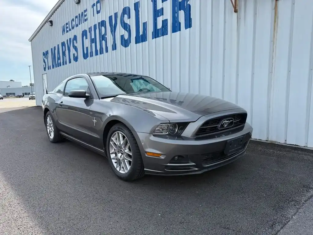 2014 Ford Mustang V6 Premium's photo