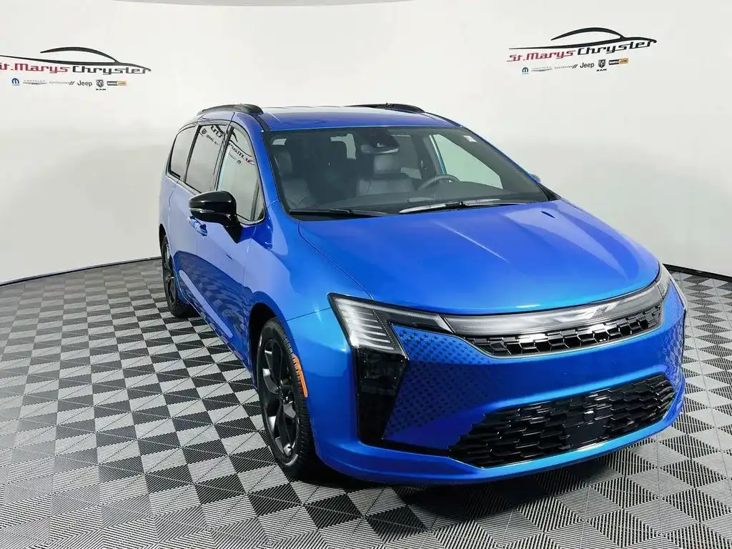 2027 Chrysler Pacifica Select's photo