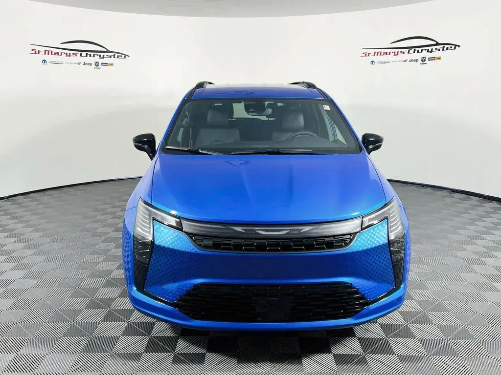 2027 Chrysler Pacifica Select photo 3