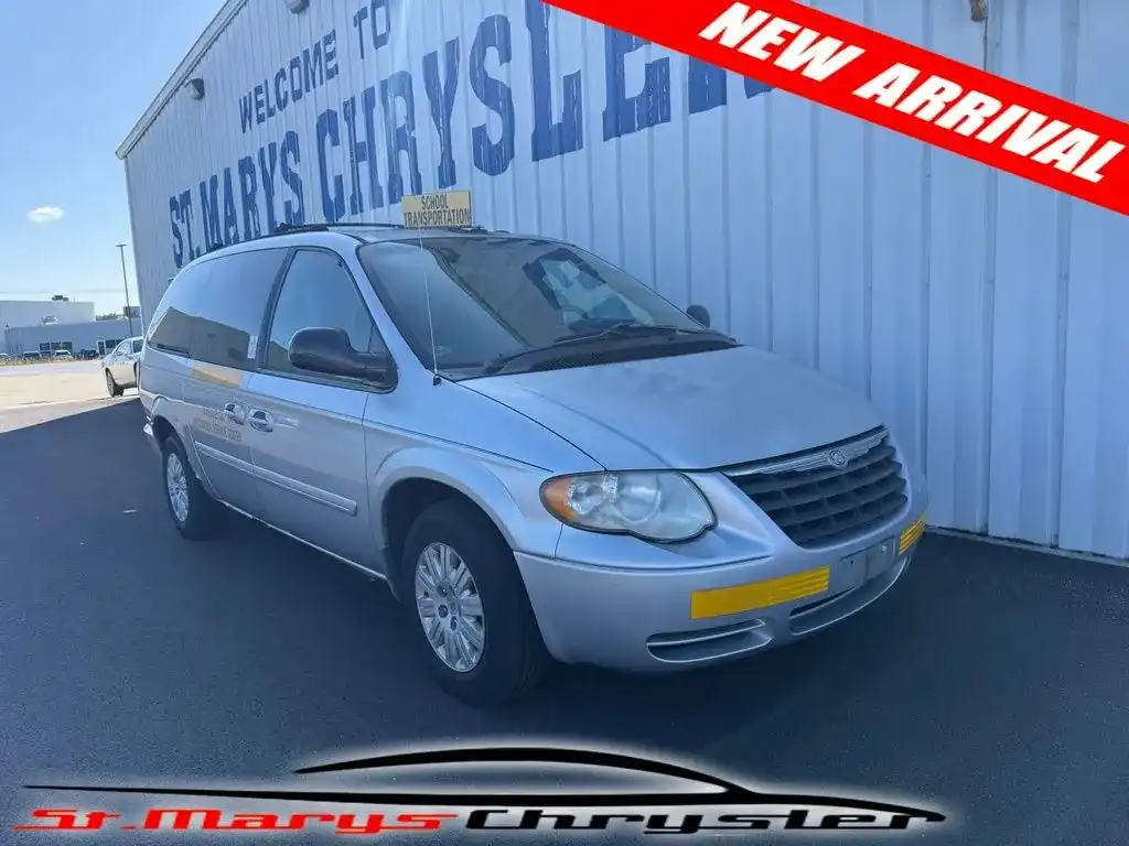 2005 Chrysler Town & Country LX LWB's photo