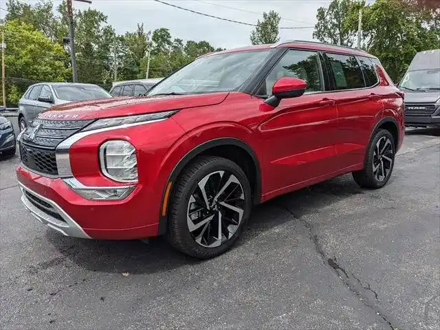 2022 Mitsubishi Outlander SEL Special Edition 2WD's photo