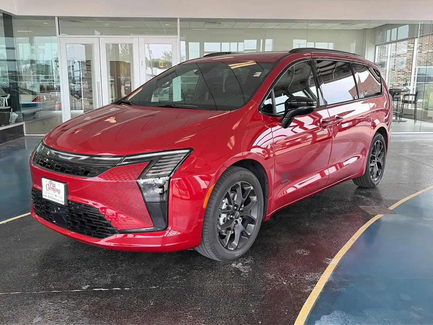 2027 Chrysler Pacifica Select's photo