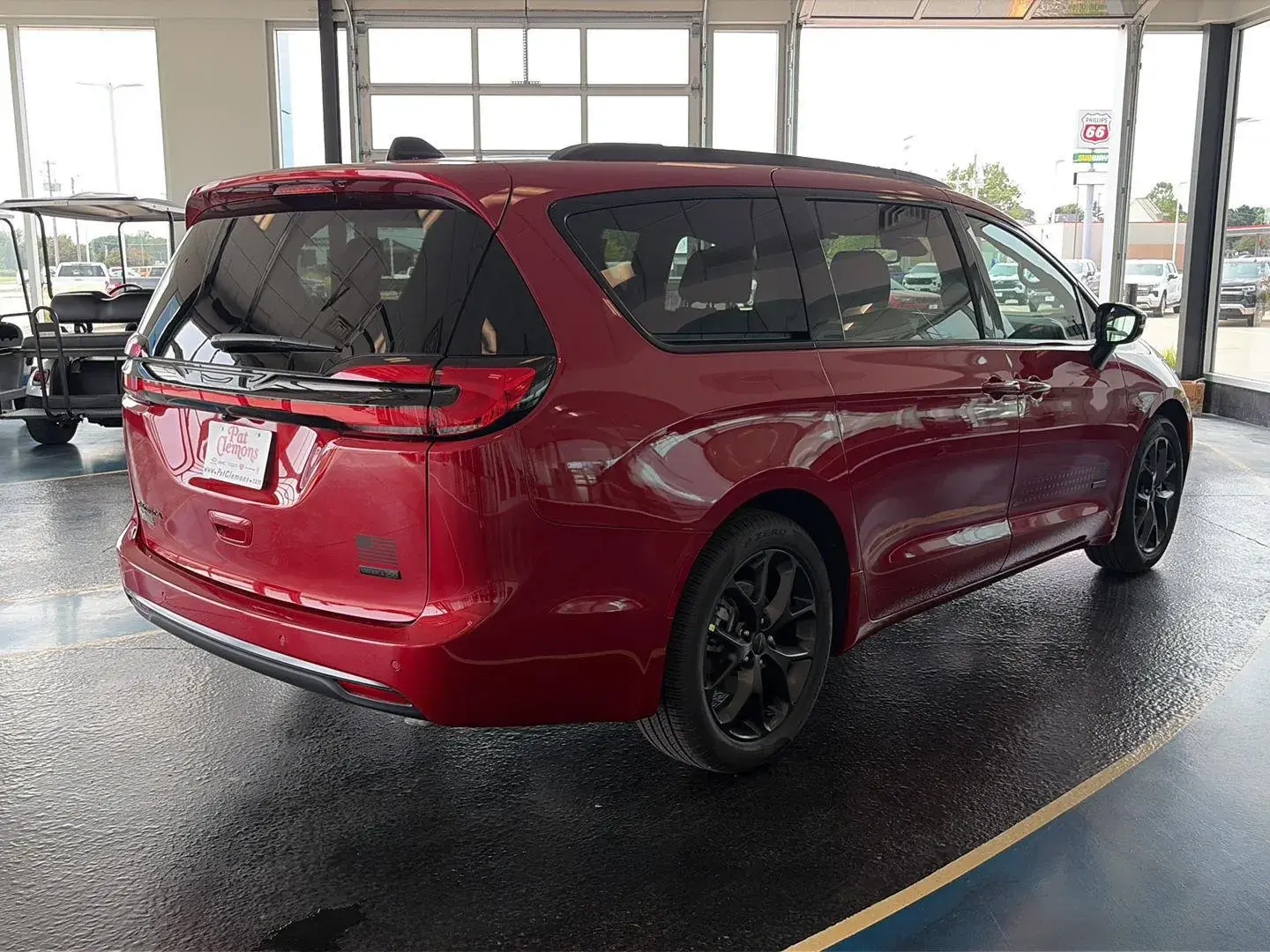2027 Chrysler Pacifica Select photo 5