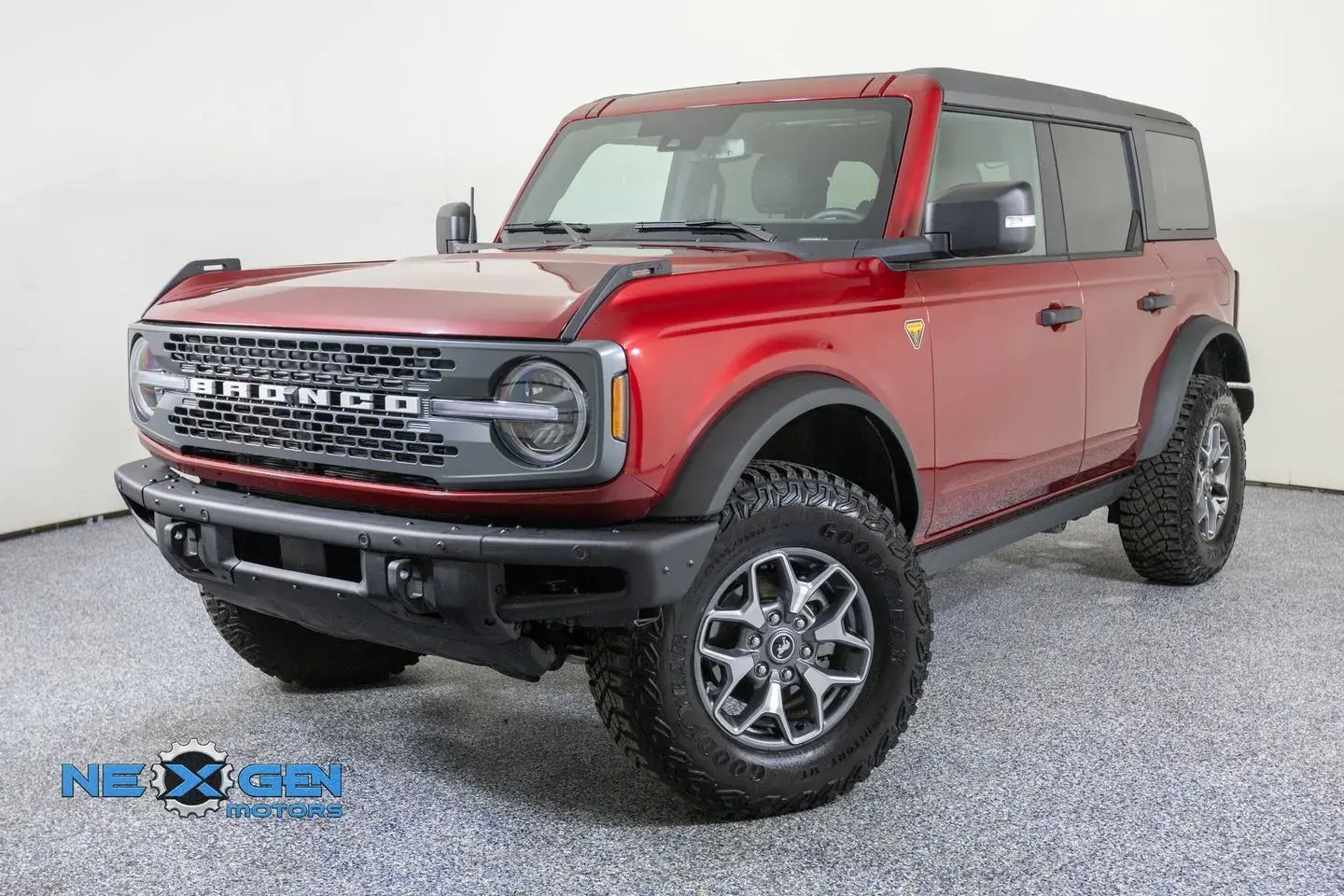 2025 Ford Bronco Badlands 4x4 photo 3