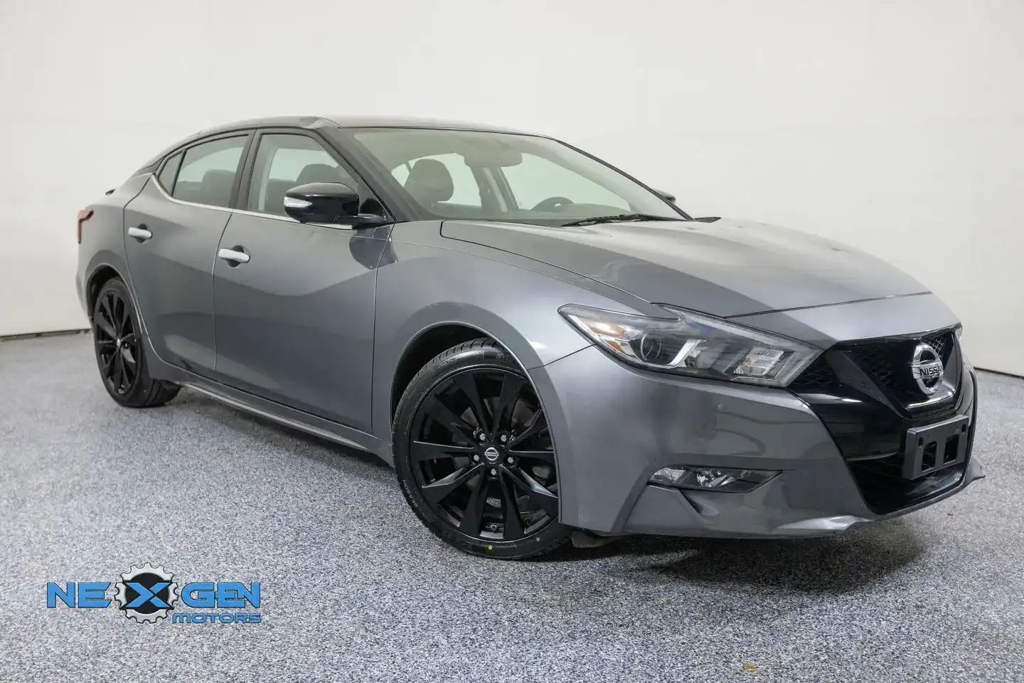 2018 Nissan Maxima SR's photo