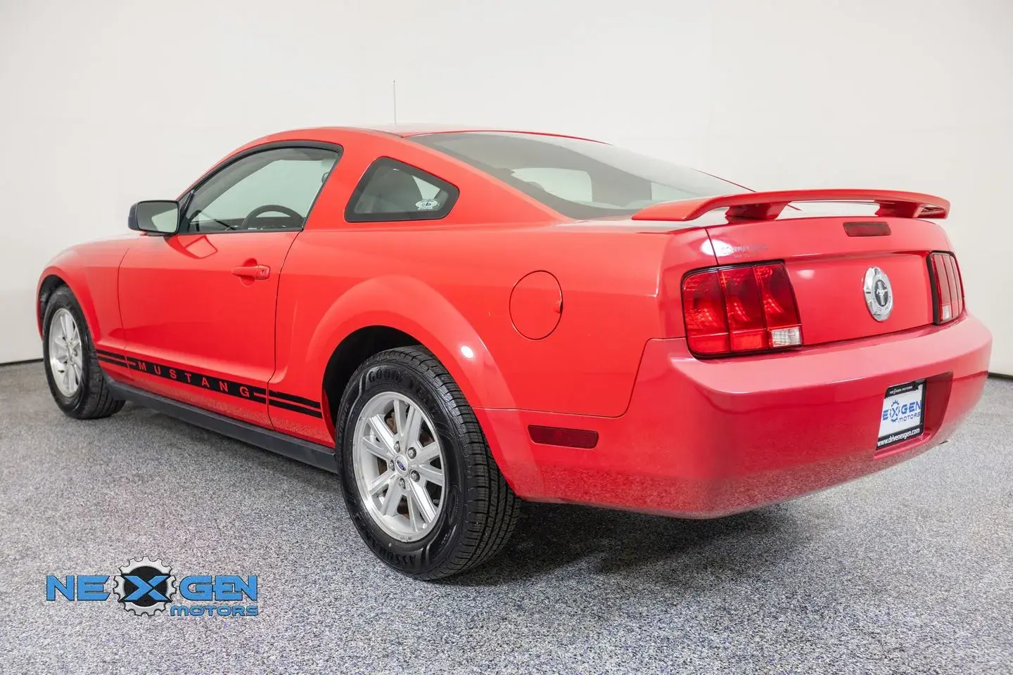 2006 Ford Mustang V6 Standard photo 5