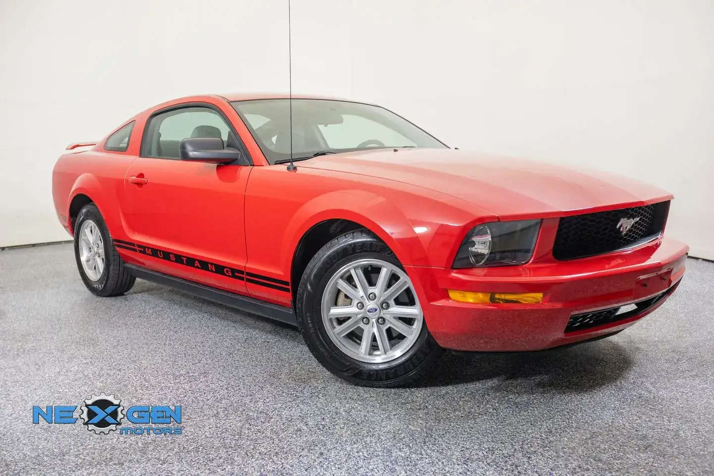2006 Ford Mustang V6 Standard photo 1