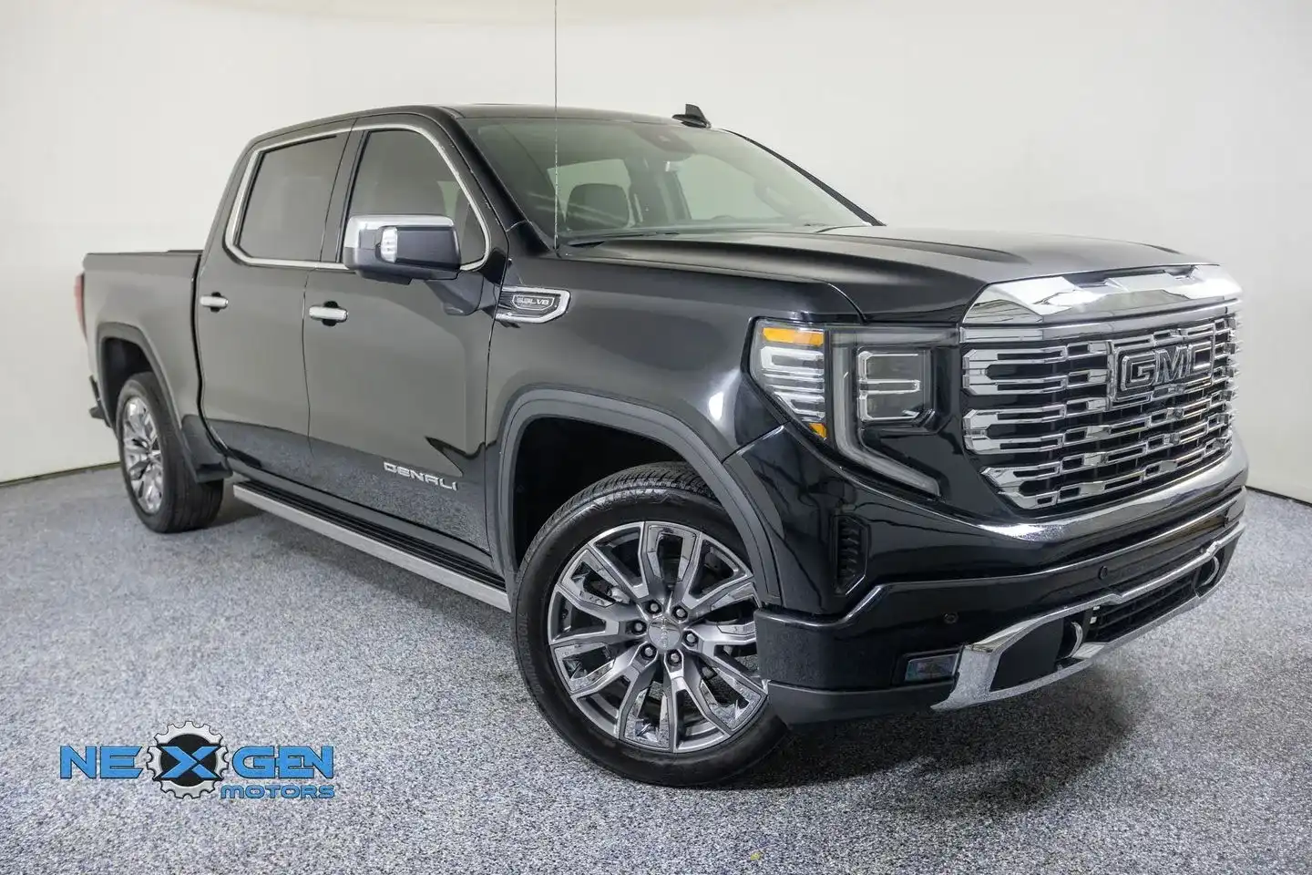 2025 GMC Sierra 4WD Crew Cab Short Box Denali's photo