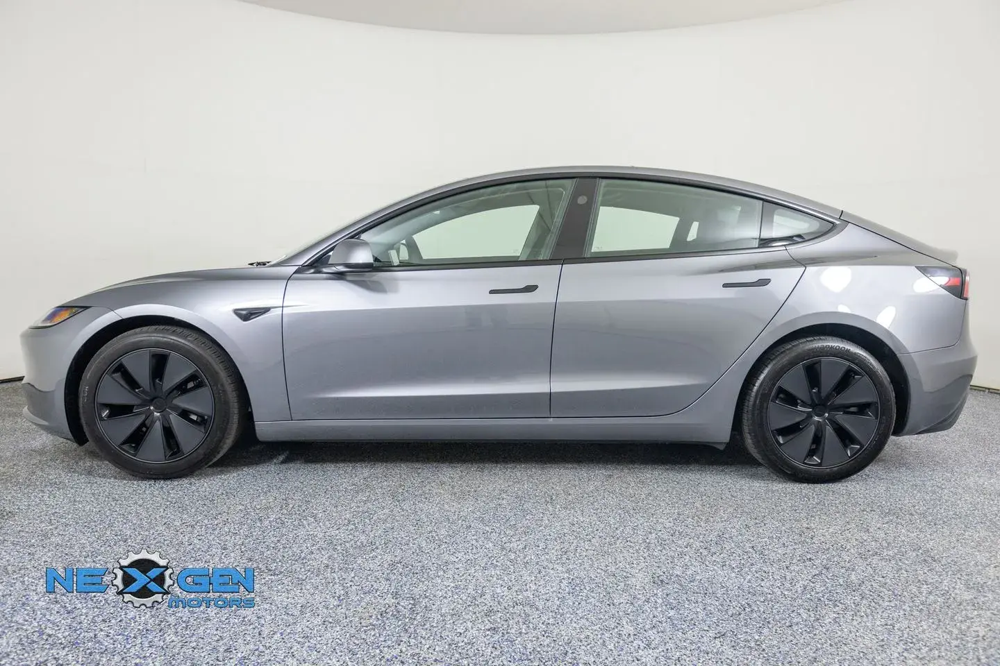 2025 Tesla Model 3 Long Range AWD photo 4