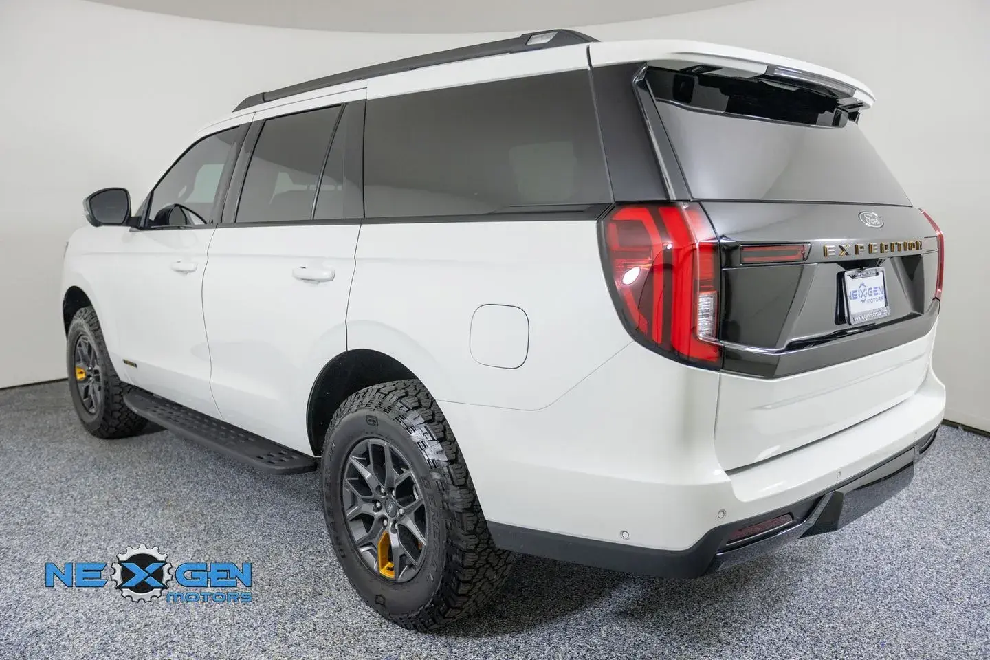 2025 Ford Expedition Tremor 4x4 photo 5