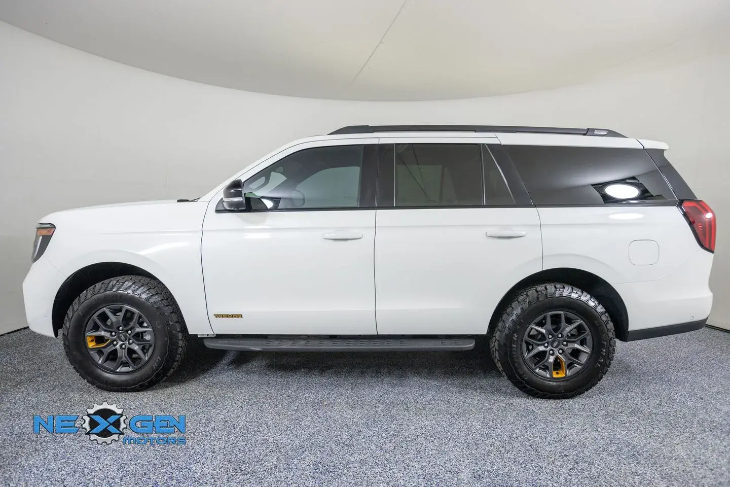 2025 Ford Expedition Tremor 4x4 photo 4