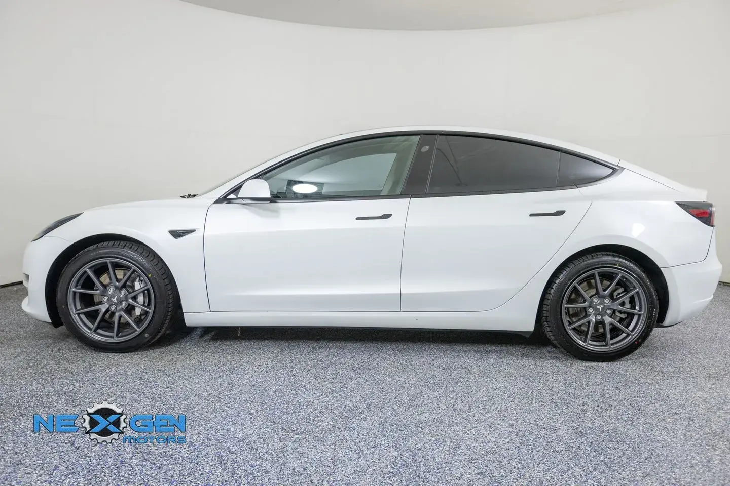 2023 Tesla Model 3 Base photo 4