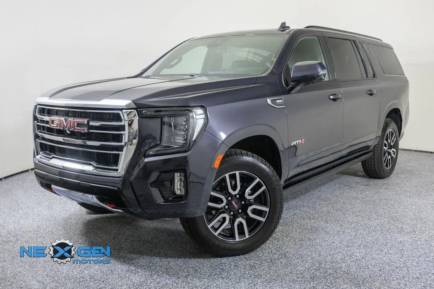 2023 GMC Yukon 4WD AT4 photo 3