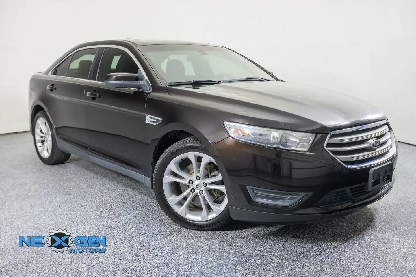 2013 Ford Taurus SEL FWD's photo