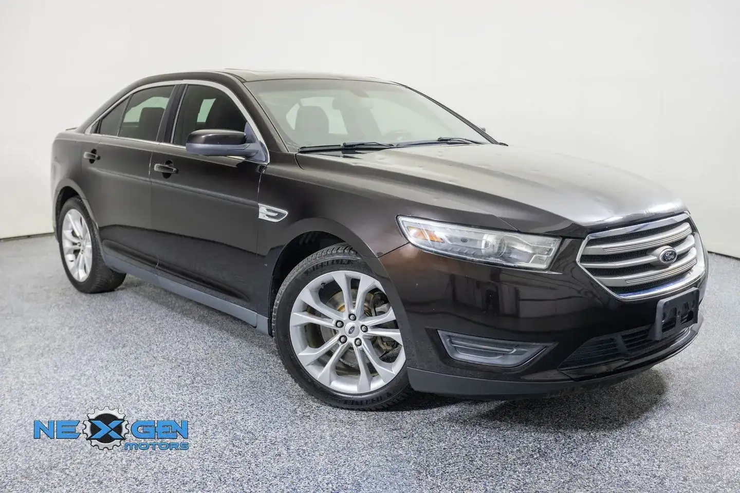 2013 Ford Taurus SEL FWD's photo