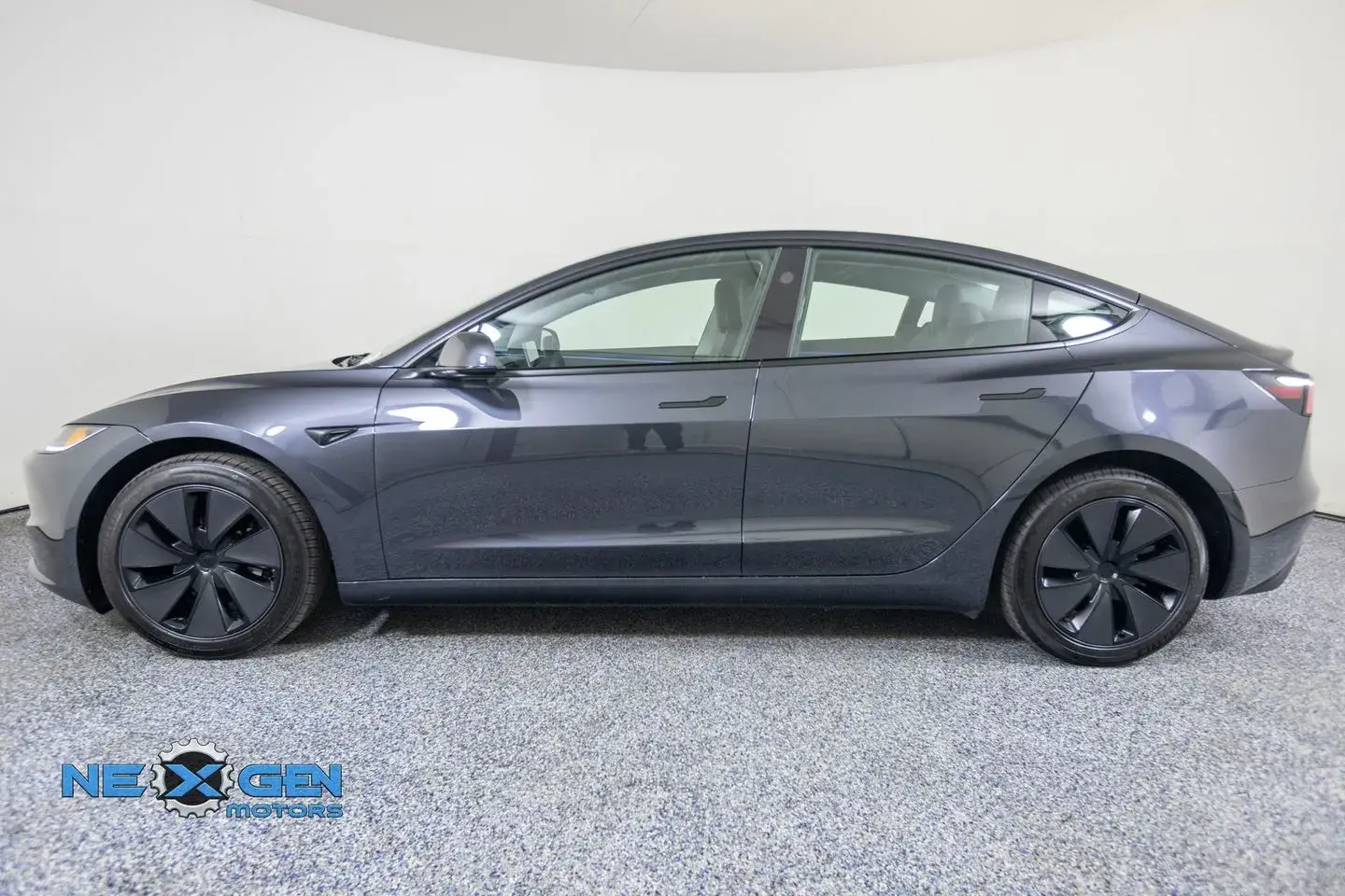 2025 Tesla Model 3 Long Range photo 4