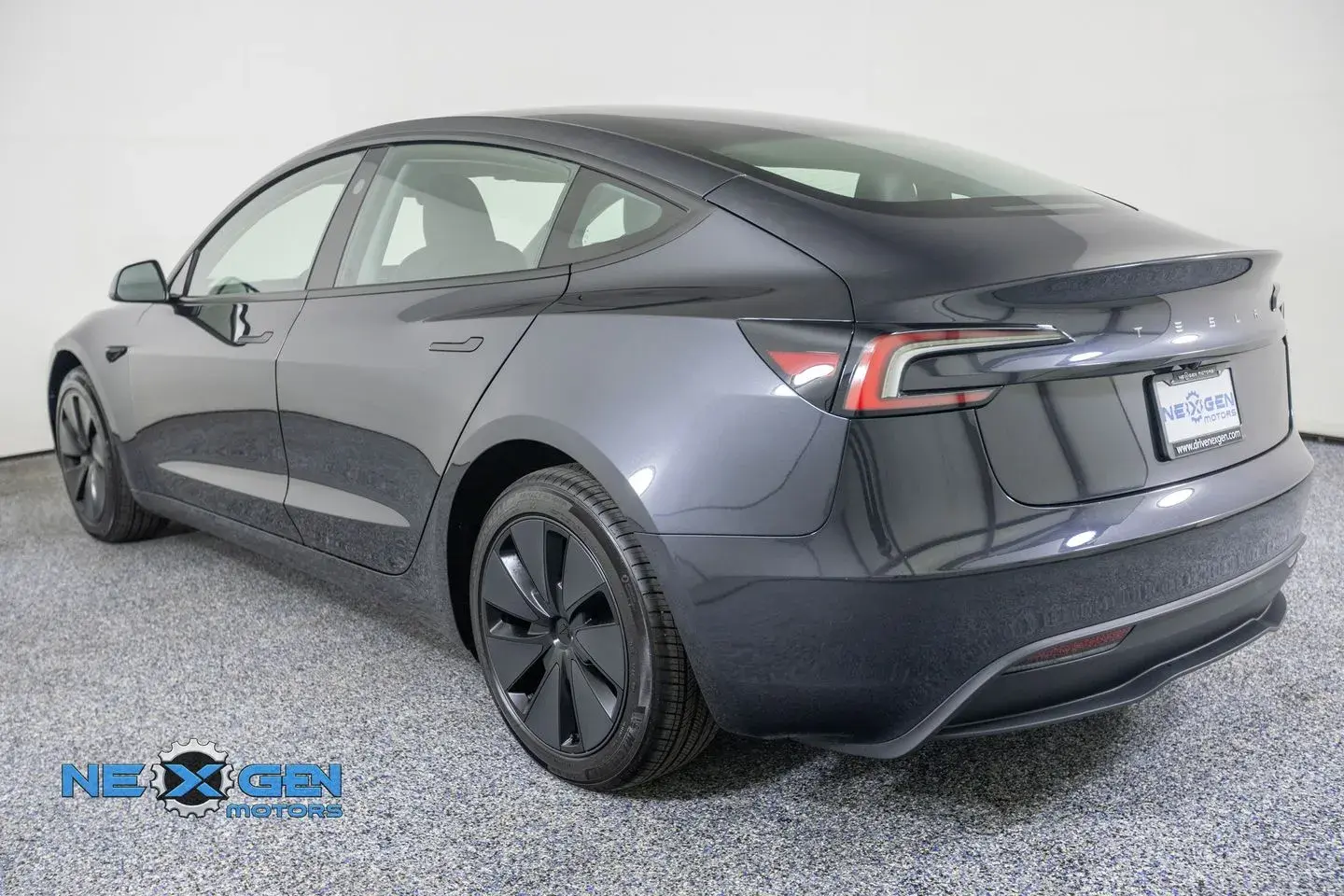 2025 Tesla Model 3 Long Range photo 5