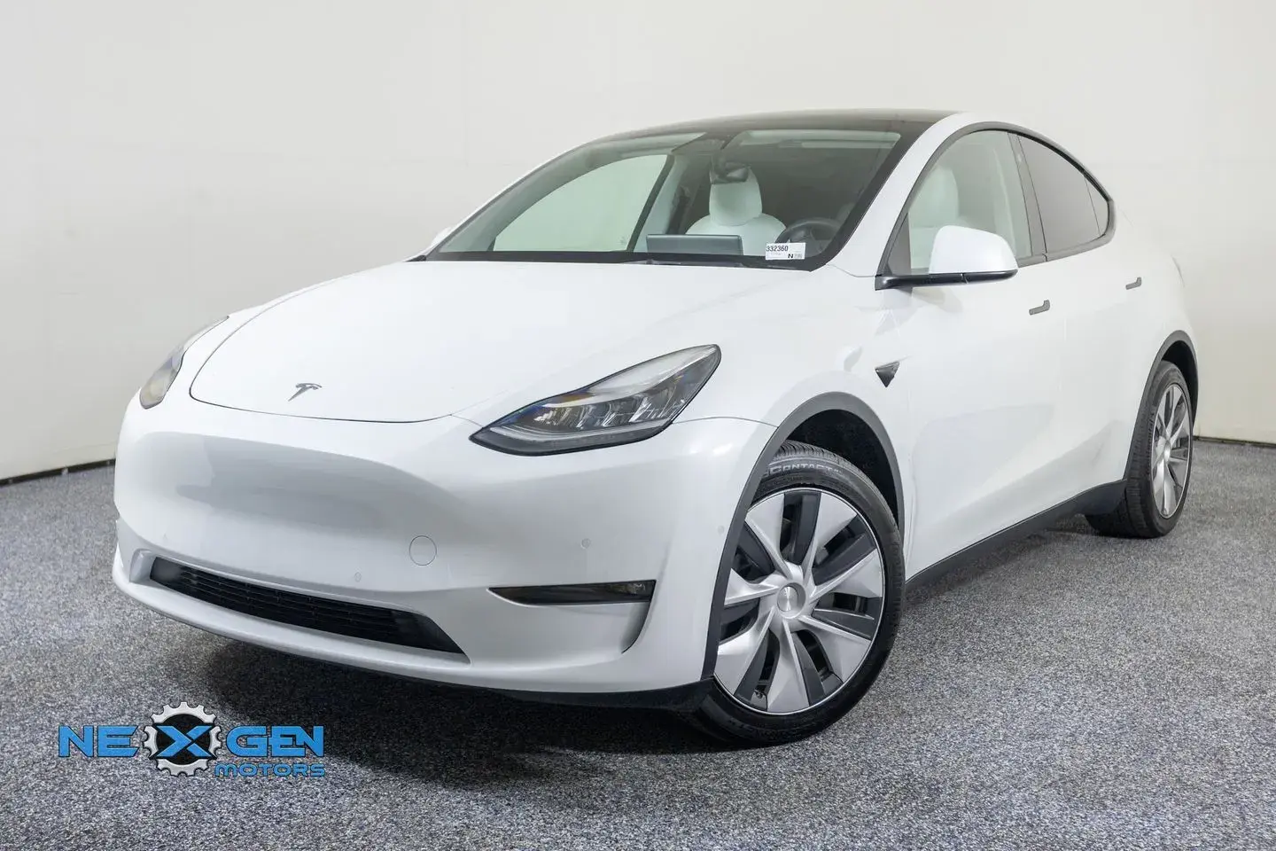 2022 Tesla Model Y Long Range Dual Motor All-Wheel Drive photo 3