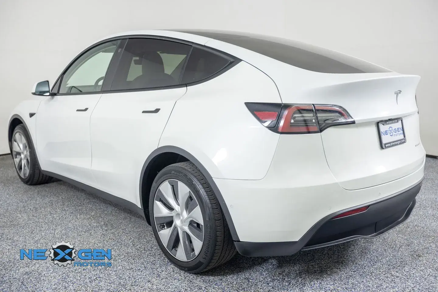 2022 Tesla Model Y Long Range Dual Motor All-Wheel Drive photo 5