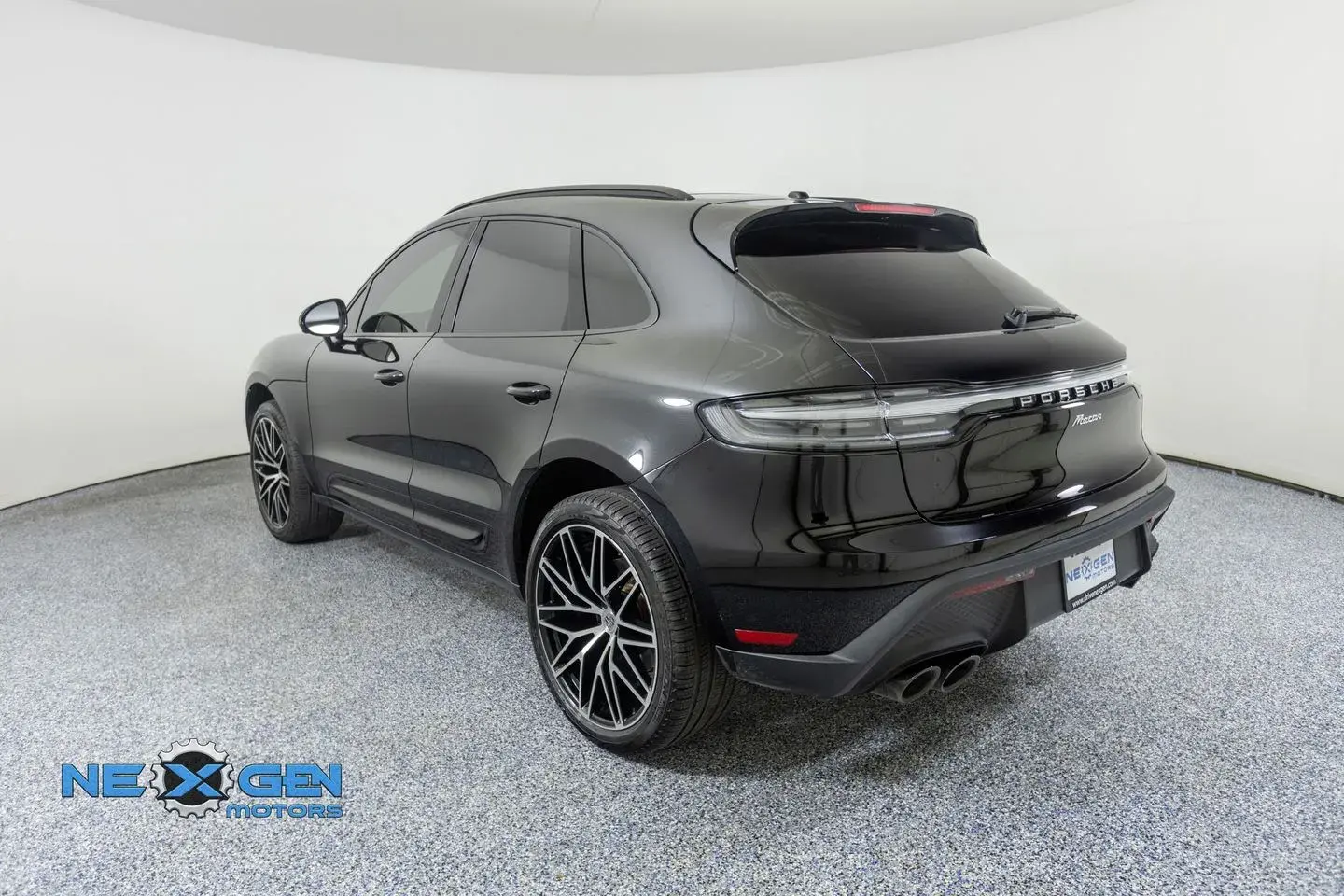 2024 Porsche Macan Base photo 5