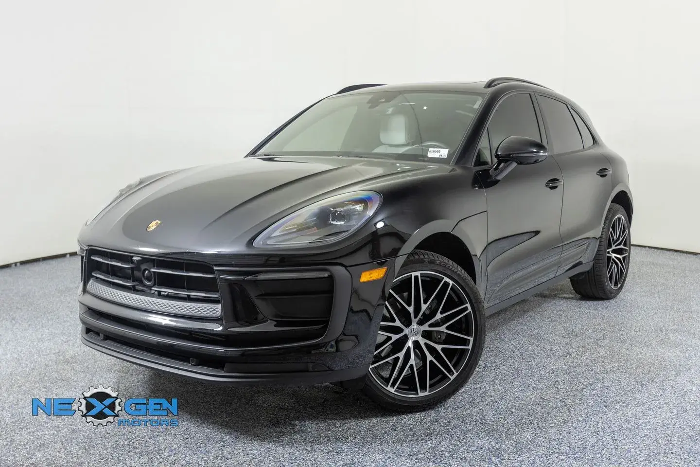 2024 Porsche Macan Base photo 3