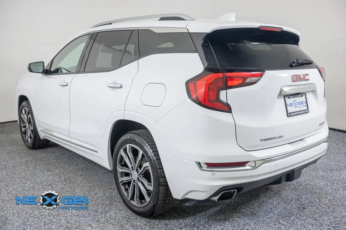 2020 GMC Terrain Denali AWD photo 5