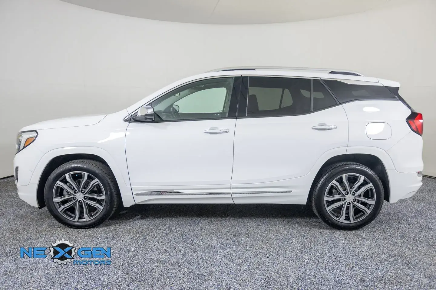 2020 GMC Terrain Denali AWD photo 4